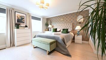 3 bedrooms, in-room safe, desk, iron/ironing board