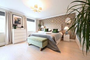3 bedrooms, in-room safe, desk, iron/ironing board