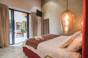 4 bedrooms, in-room safe, WiFi, bed sheets