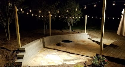 Beautiful Cottage, Short Walk to Downtown! No Extra Management Fees