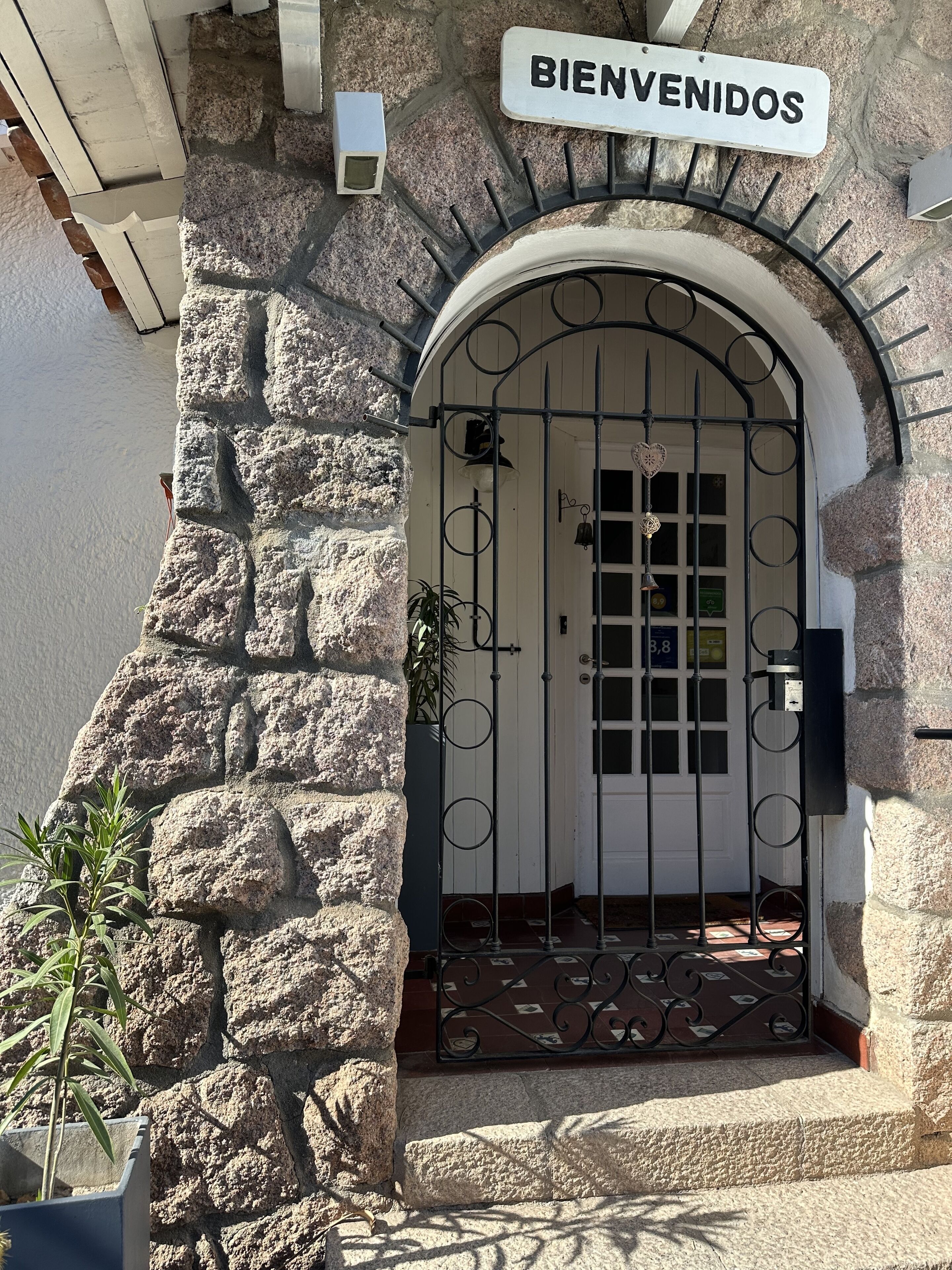 Vista frontal de la propiedad