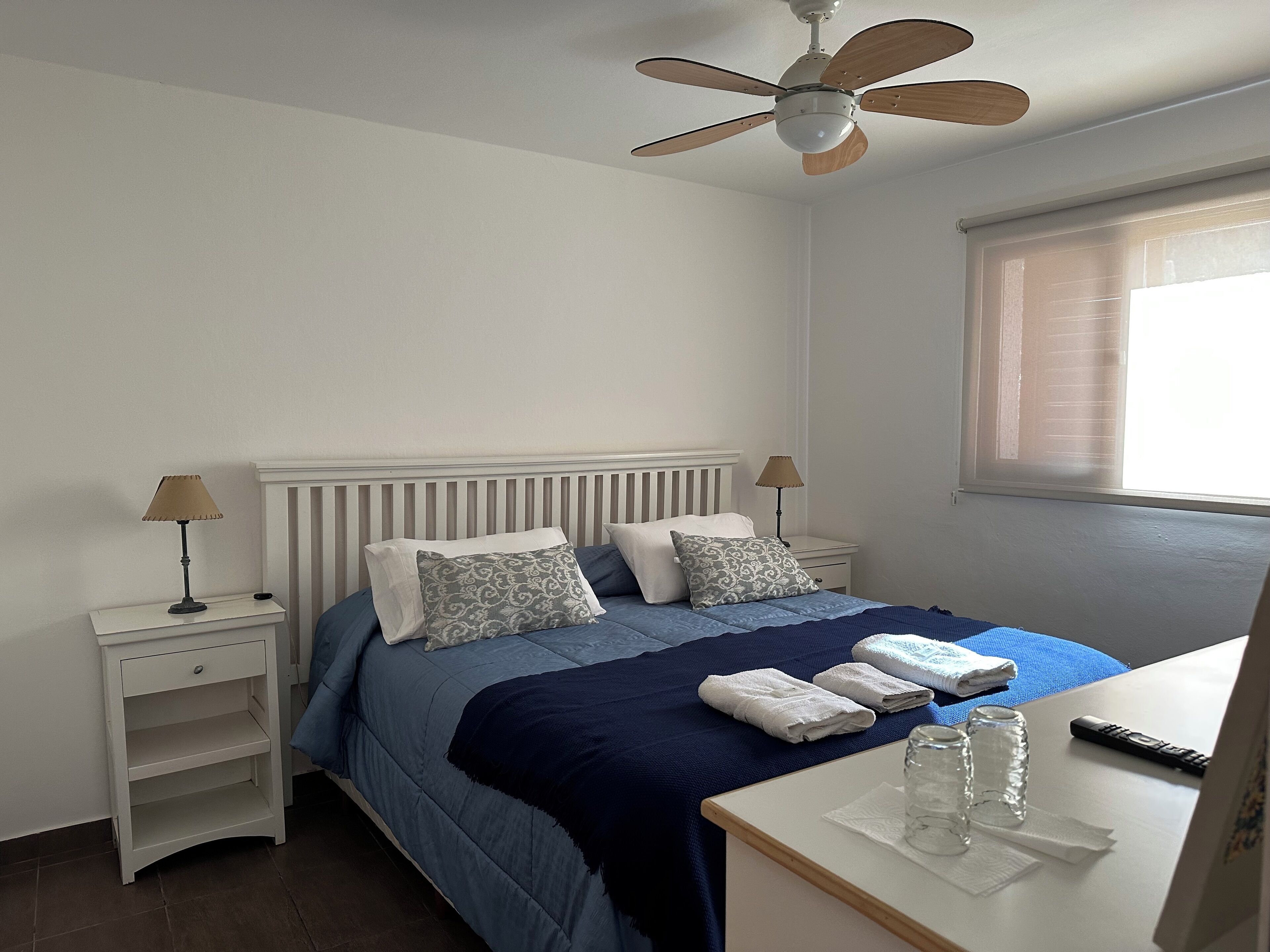 Caja de seguridad en la habitación, wifi gratis y ropa de cama 