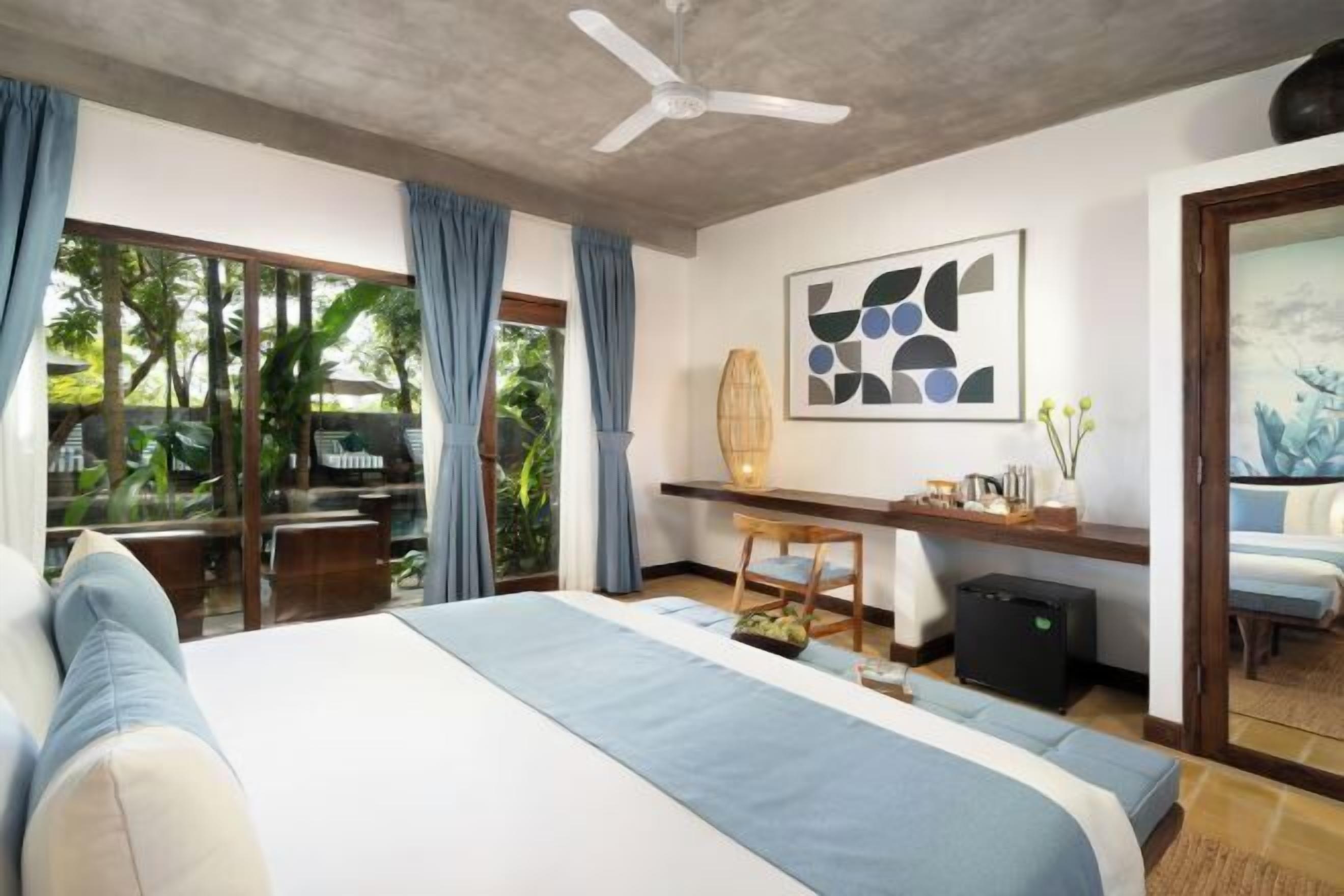 Pillow-top beds, desk, laptop workspace, blackout curtains