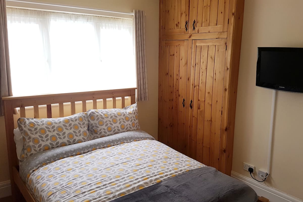 Classic Room (Room 4) | WiFi (free), bed sheets
