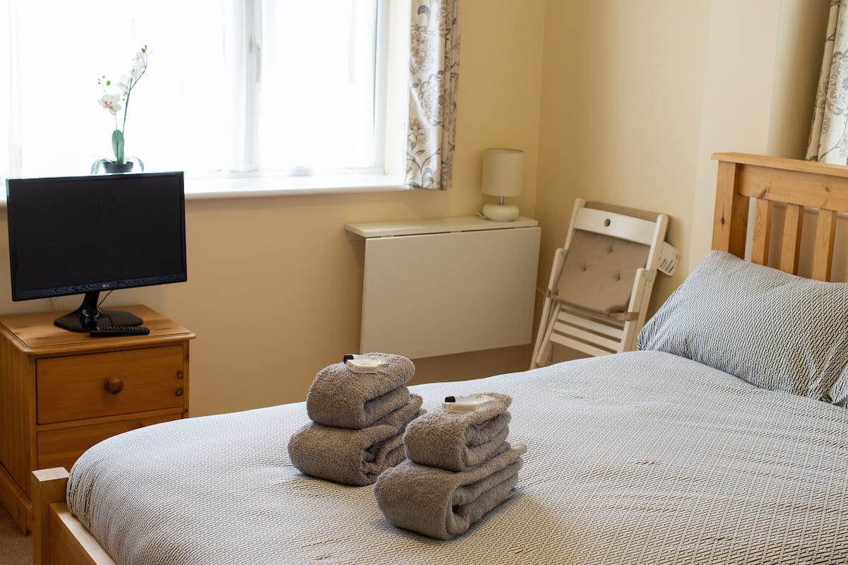 Standard Room (Room 2) | WiFi (free), bed sheets