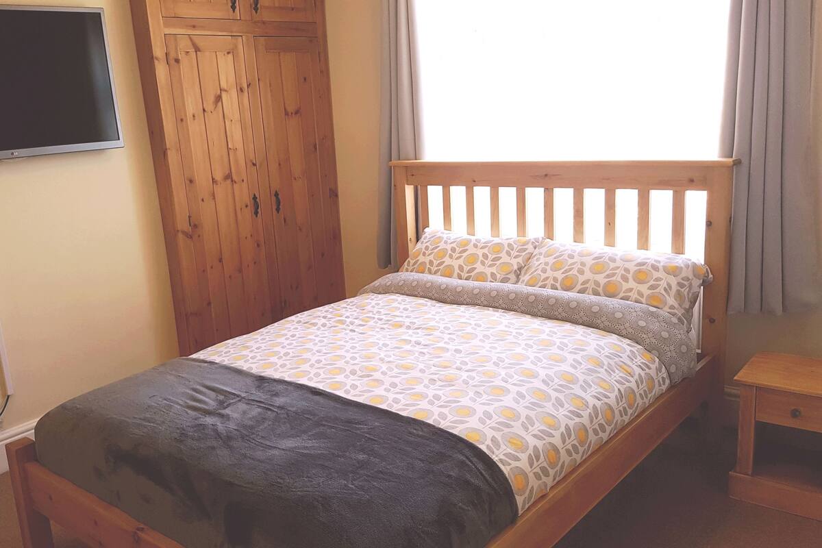 Deluxe Room (Room 7) | WiFi (free), bed sheets