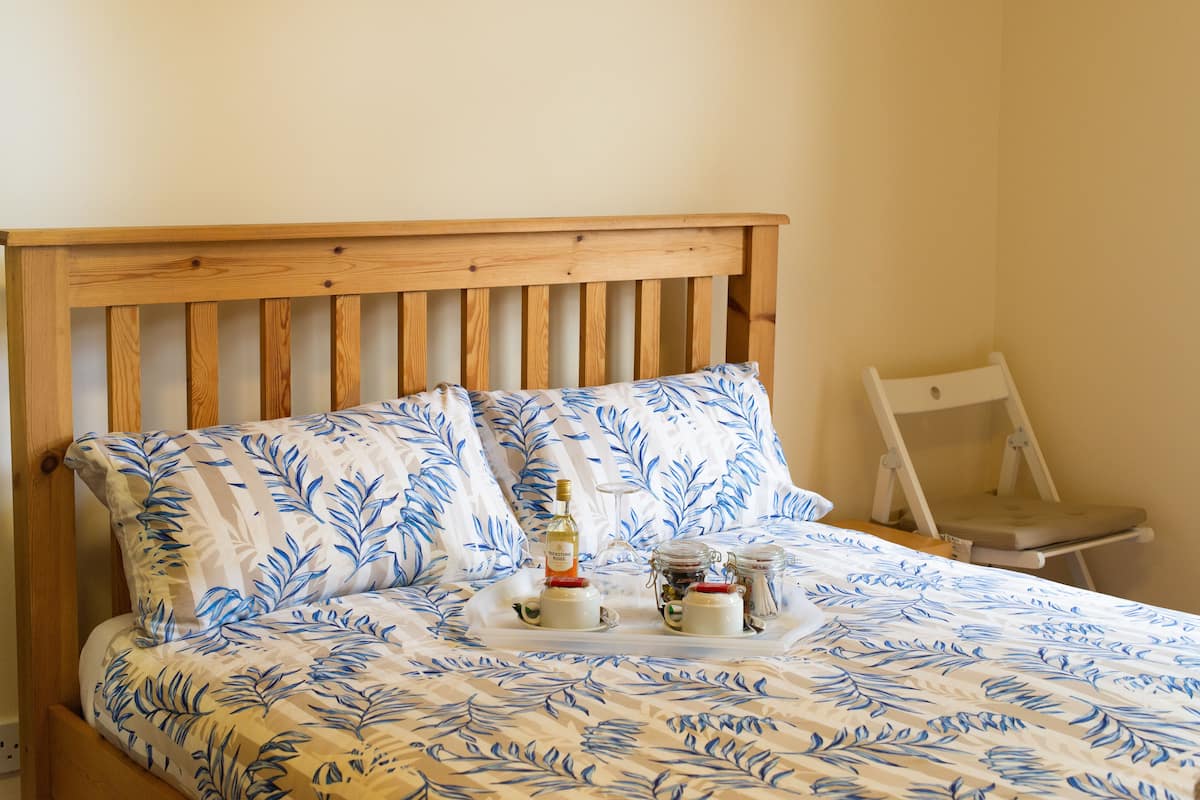 Deluxe Room (Room 6) | WiFi (free), bed sheets