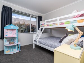 4 bedrooms, WiFi, bed sheets