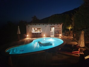 Piscina all'aperto, una piscina riscaldata