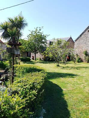 Property grounds - Character cottage for a perfect rest (Brix)