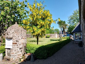 Property grounds - Character cottage for a perfect rest (Brix)