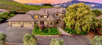 Sonoma County Wine Country Vineyard Estate with Pool!