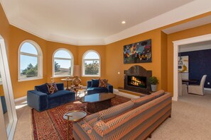Smart TV, fireplace, DVD player, ping pong