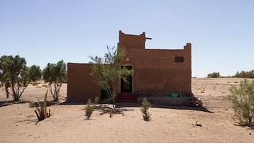 Shower, pancuran hujan,  dan handuk