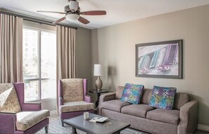 Flachbildfernseher, Videospiele, DVD-Player