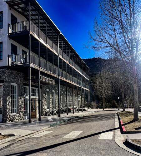 Downtown BV Retreat _311_ Steps to Main & River