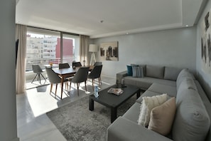 Phòng Suite dành cho gia đình, 2 phòng ngủ, 2 phòng tắm (L'horizon) | Khu phòng khách