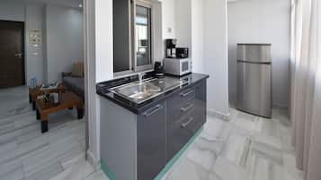 Junior Suite (Le Grand Studio) | Private kitchen | Espresso maker, coffee/tea maker, electric kettle