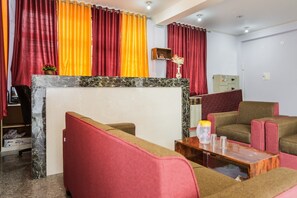 Reception - Oyo 43512 Bijaya Palace (Bhubaneshwar)