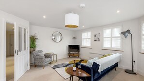 Deluxe Apartment | Living area - Deluxe Apartment - Central Bath (Bath)