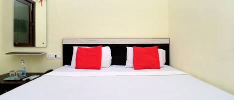 Basic Double Room | Free WiFi, bed sheets