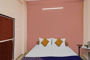 Standard Room | Bed sheets - SPOT ON 37467 Shivram Hotel (Jabalpur)