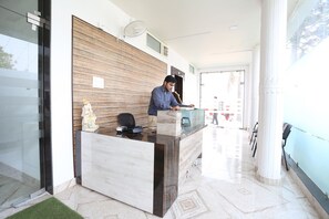 Reception - OYO 42965 Hotel The Marvellous (Jhansi)