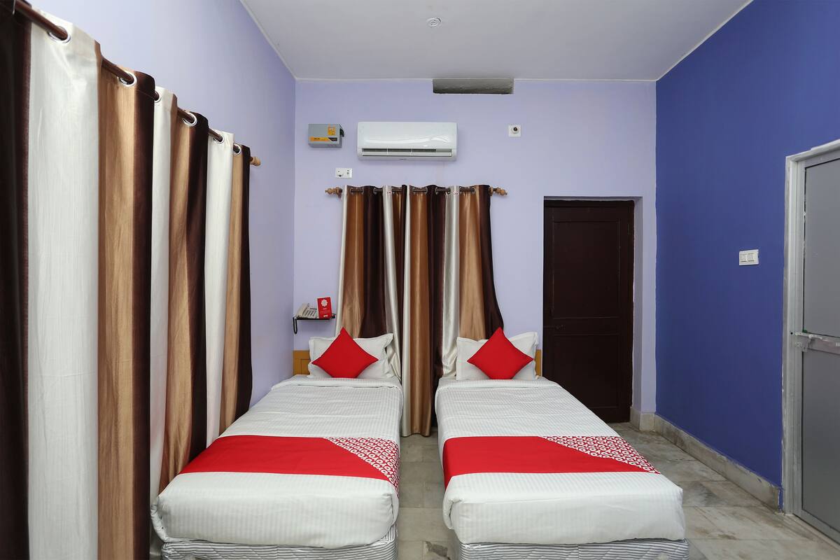 Free WiFi, bed sheets