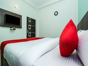 Double or Twin Room - OYO 29022 Golden Imperial (Greater Noida)