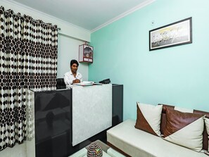 Reception - OYO 29022 Golden Imperial (Greater Noida)