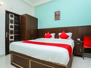 Double or Twin Room - OYO 29022 Golden Imperial (Greater Noida)