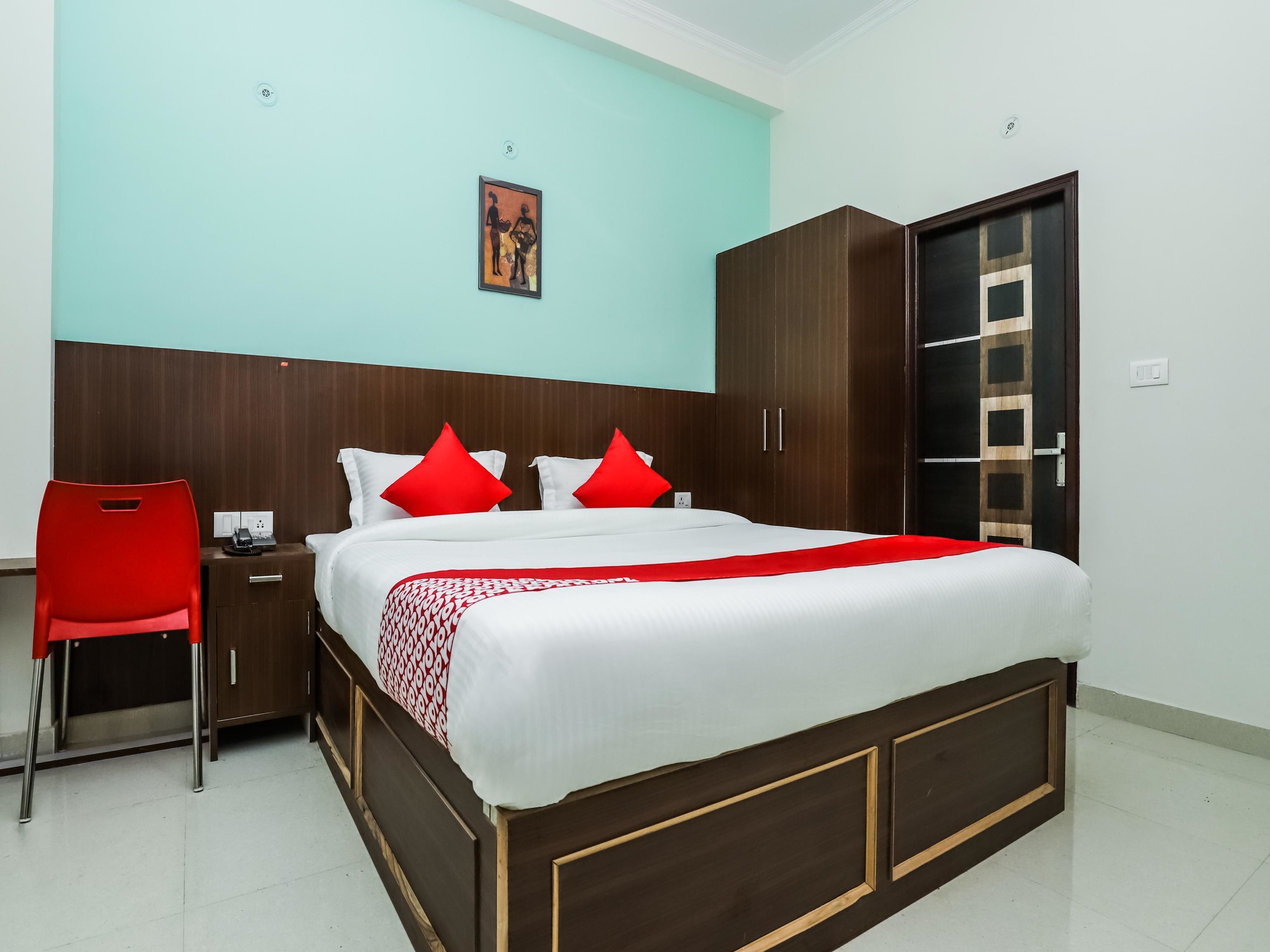 Double or Twin Room | Laptop workspace, bed sheets