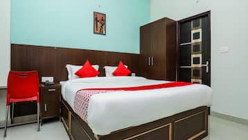 Dobbelt- eller tomannsrom | Skrivebord for bærbar PC og sengetøy