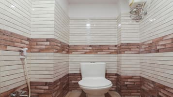 Double or Twin Room | Bathroom | Free toiletries, towels