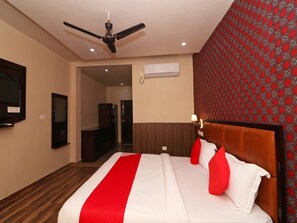 Room - OYO 44370 Vaikunth Resort (Shahpur)