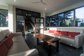 Lobby sitting area - OYO 24696 Green Point (Tezpur)