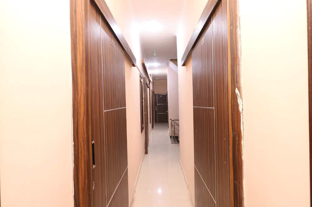OYO 35497 Hotel Kapoor Residency