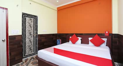 OYO 28801 Radhika Guest House