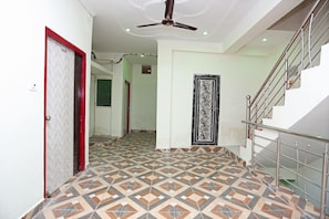 Hallway - OYO 28801 Radhika Guest House (Gwalior)