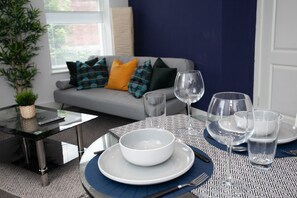 Flat-screen TV - Cross St Boutique Apartment (Altrincham)