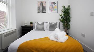 Deluxe Apartment | 1 bedroom, iron/ironing board, free WiFi, bed sheets