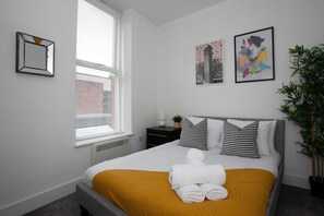 Deluxe Apartment | 1 bedroom, iron/ironing board, free WiFi, bed sheets - Cross St Boutique Apartment (Altrincham)