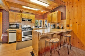 Private kitchen - Camp Wood #422 (Big Bear Lake)