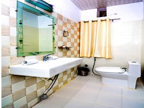 Double or Twin Room | Bathroom | Free toiletries, towels