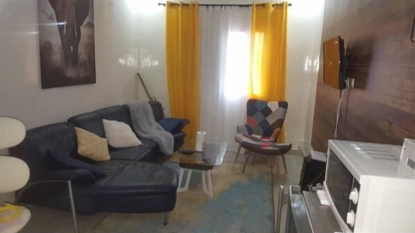 Departamento, 2 habitaciones | Cocineta privada | Refrigerador, microondas, parrilla de estufa y utensilios de cocina 