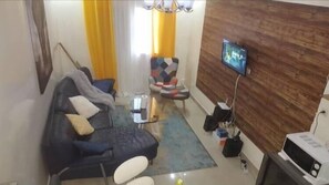 Departamento, 2 habitaciones | Área de sala de estar | Televisión 