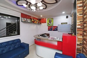 Reception - OYO 43850 Hotel Mn Galaxy (Huzur)