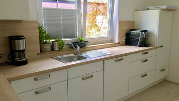 Comfort-Apartment, 3 Schlafzimmer | Eigene Küche | Reinigungsartikel, Küchenrolle