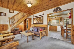 Hus - flere senge - balkon - bjergudsigt (537) | Opholdsområde | Pejs