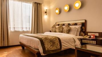 Deluxe Double Room | Desk, laptop workspace, iron/ironing board, free rollaway beds